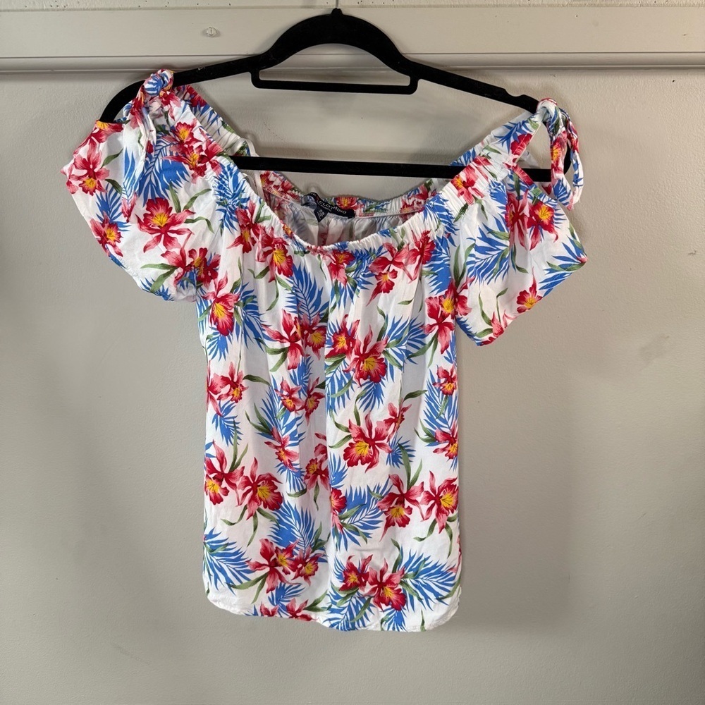 One Clothing Floral Off-Shoulder Top White, Red, Blue Tie Shoulder Hawaiian